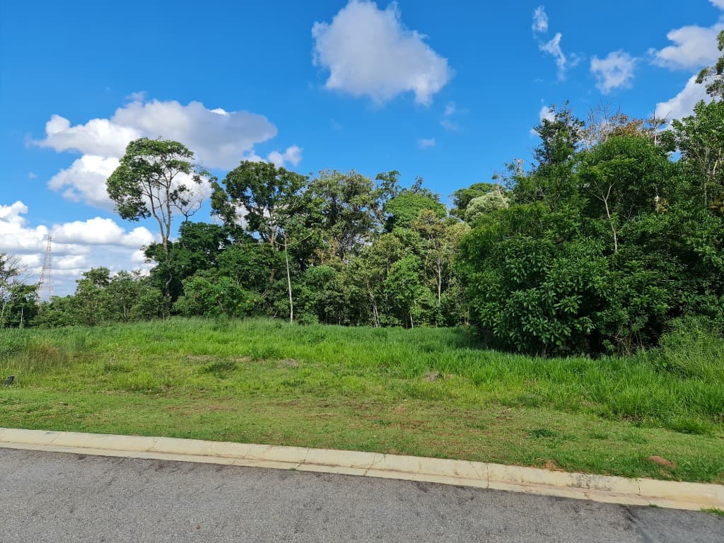 Terreno com 1789.48 m² em Aldeia da Serra, Santana de Parnaíba — foto 1 de 3