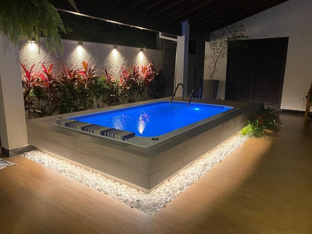 Casa de luxo em condomínio na Aldeia da Serra, Santana de Parnaíba-SP: 4 quartos, 2 suítes, 2 salas, 5 banheiros, 4 vagas, 180m². — foto 1 de 6