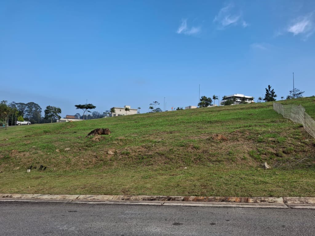 Terreno com 420 m² em Aldeia da Serra, Santana de Parnaíba — foto 1 de 5