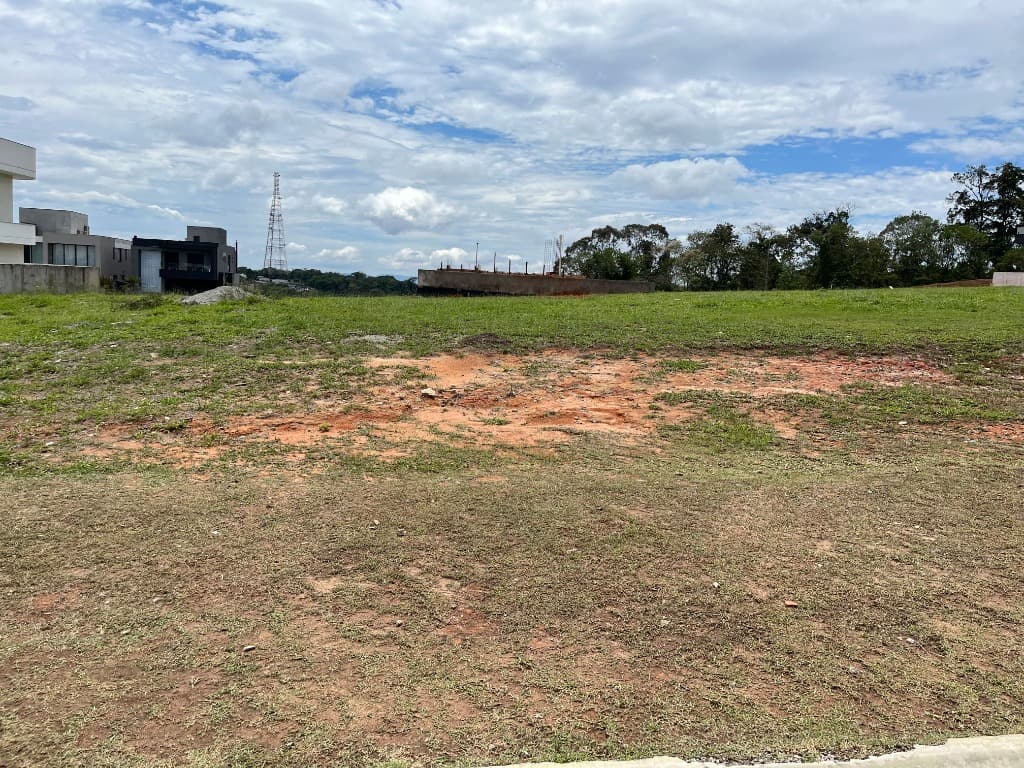 Terreno de 560m² em condomínio na Aldeia da Serra, Santana de Parnaíba-SP: oportunidade única! — foto 1 de 3
