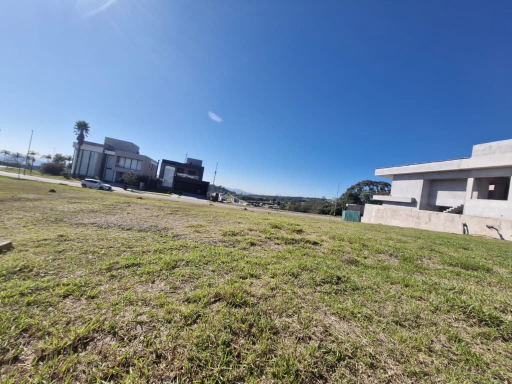 Terreno com 490 m² em Aldeia da Serra, Santana de Parnaíba — foto 1 de 4
