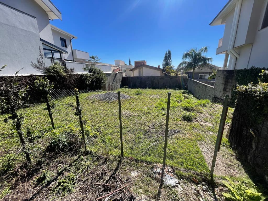 Terreno com 393.13 m² em Aldeia da Serra, Santana de Parnaíba — foto 1 de 6