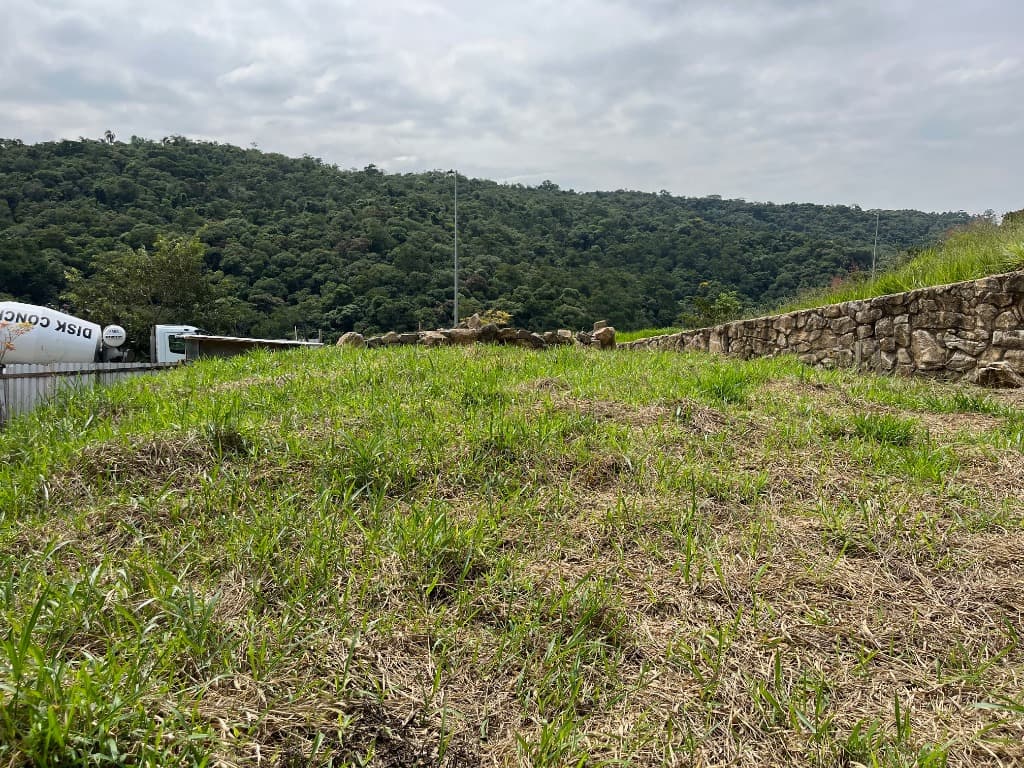 Terreno com 420 m² em Aldeia da Serra, Santana de Parnaíba — foto 1 de 5