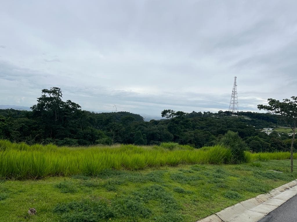 Terreno com 723.98 m² em Aldeia da Serra, Santana de Parnaíba — foto 1 de 6