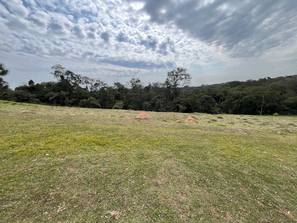 Terreno em condomínio de luxo na Aldeia da Serra com 702,62 m² - Santana de Parnaíba-SP — foto 1 de 3