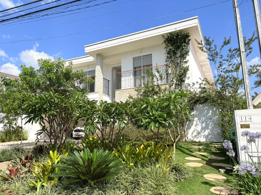 Imponente casa em condomínio de luxo na Aldeia da Serra, Barueri-SP: 5 quartos, 5 suítes, 3 salas, 7 banheiros, 4 vagas, 380m². — foto 1 de 46